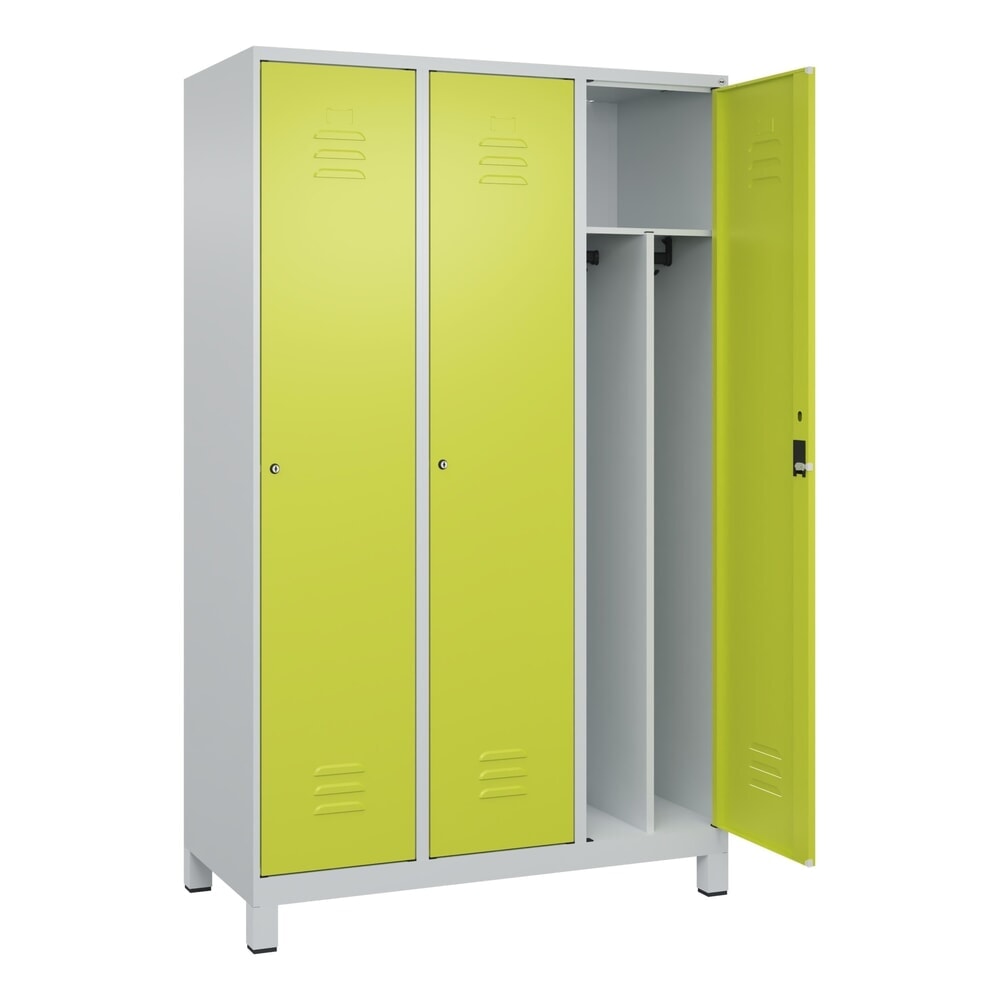 Produktabbildung: C+P Spind Classic PLUS, Füße, 3 Abteile, HxBxT 1.950 x 1.200 x 500 mm, lichtgrau, clowngrün, Zylinderschloss, mit Mitteltrennwand