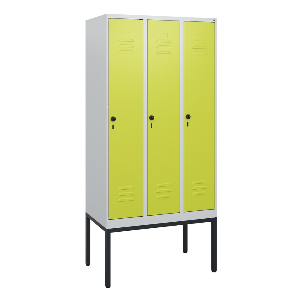 Produktabbildung: C+P Spind Classic PLUS, Gestell, 3 Abteile, HxBxT 1.950 x 900 x 500 mm, lichtgrau, clowngrün, für Vorhängeschloss, ohne Mitteltrennwand