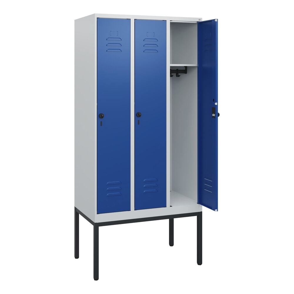 C+P Spind Classic PLUS, Gestell, 3 Abteile, HxBxT 1.950 x 900 x 500 mm, lichtgrau, enzianblau, für Vorhängeschloss, ohne Mitteltrennwand Produktabbildung: C+P Spind Classic PLUS, Gestell, 3 Abteile, HxBxT 1.950 x 900 x 500 mm, lichtgrau, enzianblau, für Vorhängeschloss, ohne Mitteltrennwand