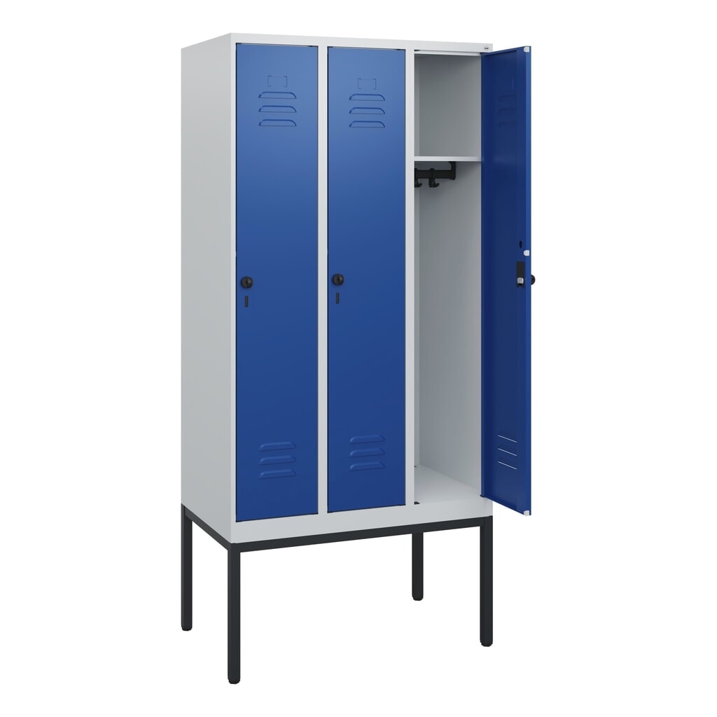 C+P Spind Classic PLUS, Gestell, 3 Abteile, HxBxT 1.950 x 900 x 500 mm, lichtgrau, enzianblau, für Vorhängeschloss, ohne Mitteltrennwand Produktabbildung: C+P Spind Classic PLUS, Gestell, 3 Abteile, HxBxT 1.950 x 900 x 500 mm, lichtgrau, enzianblau, für Vorhängeschloss, ohne Mitteltrennwand