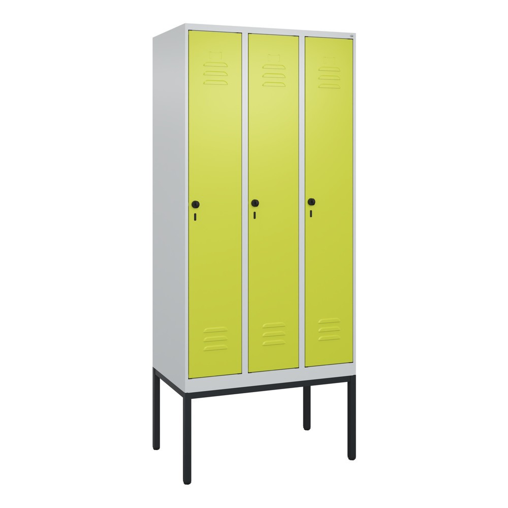 Produktabbildung: C+P Spind Classic PLUS, Gestell, 3 Abteile, HxBxT 2.120 x 900 x 500 mm, lichtgrau, clowngrün, für Vorhängeschloss, mit Mitteltrennwand