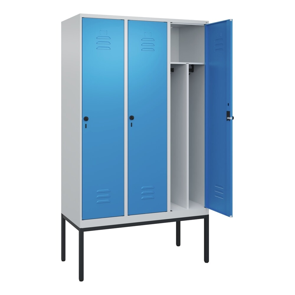 Produktabbildung: C+P Spind Classic PLUS, Gestell, 3 Abteile, HxBxT 2.120 x 1.200 x 500 mm, lichtgrau, lichtblau, für Vorhängeschloss, mit Mitteltrennwand