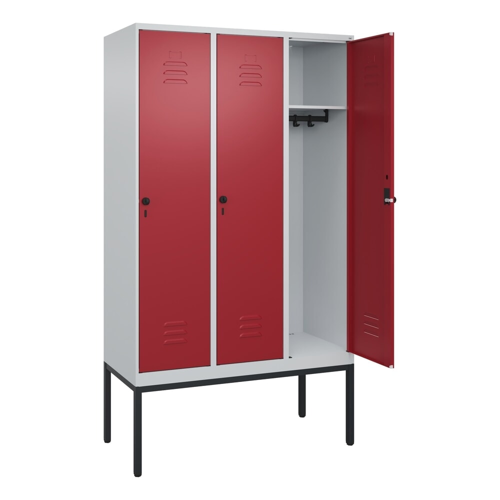 Produktabbildung: C+P Spind Classic PLUS, Gestell, 3 Abteile, HxBxT 2.120 x 1.200 x 500 mm, lichtgrau, rubinrot, für Vorhängeschloss, ohne Mitteltrennwand