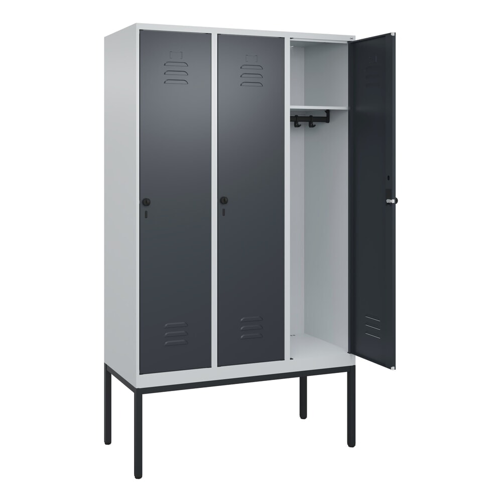 Produktabbildung: C+P Spind Classic PLUS, Gestell, 3 Abteile, HxBxT 2.120 x 1.200 x 500 mm, lichtgrau, anthrazitgrau, für Vorhängeschloss, ohne Mitteltrennwand