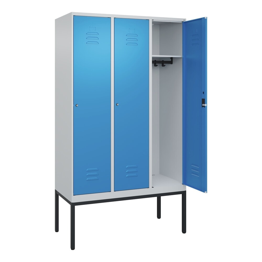 Produktabbildung: C+P Spind Classic PLUS, Gestell, 3 Abteile, HxBxT 2.120 x 1.200 x 500 mm, lichtgrau, lichtblau, Zylinderschloss, ohne Mitteltrennwand