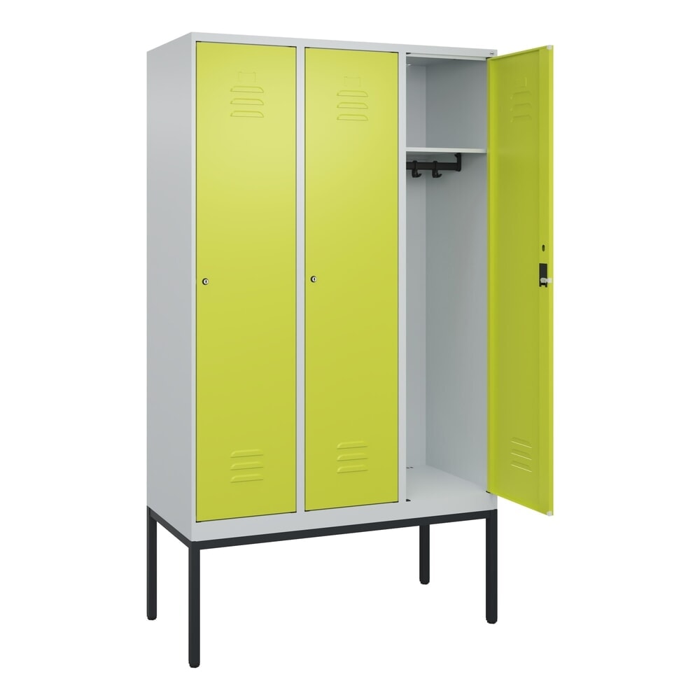 Produktabbildung: C+P Spind Classic PLUS, Gestell, 3 Abteile, HxBxT 2.120 x 1.200 x 500 mm, lichtgrau, clowngrün, Zylinderschloss, ohne Mitteltrennwand