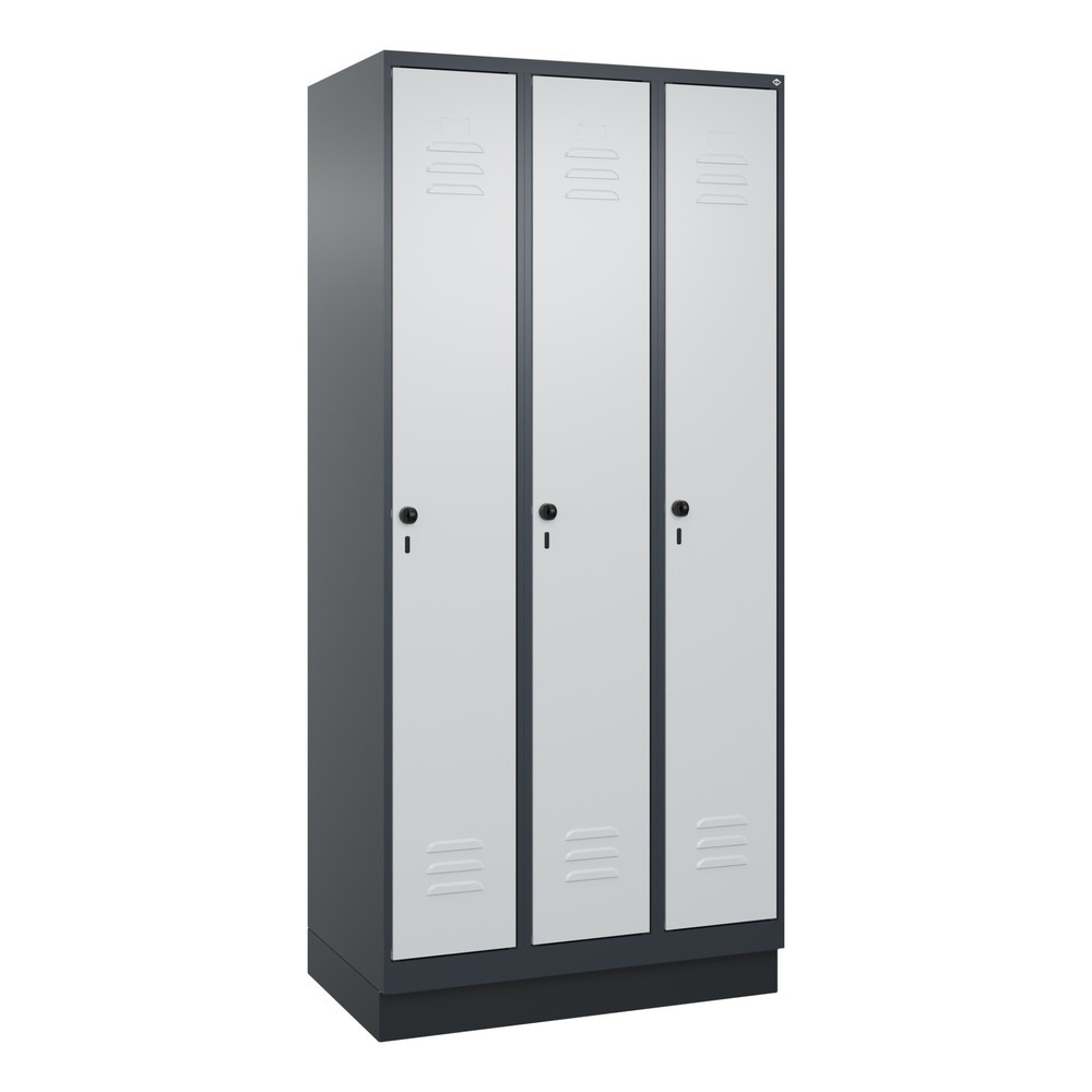 Produktabbildung: C+P Spind Classic PLUS, Sockel, 3 Abteile, HxBxT 1.950 x 900 x 500 mm, anthrazitgrau, lichtgrau, für Vorhängeschloss, mit Mitteltrennwand
