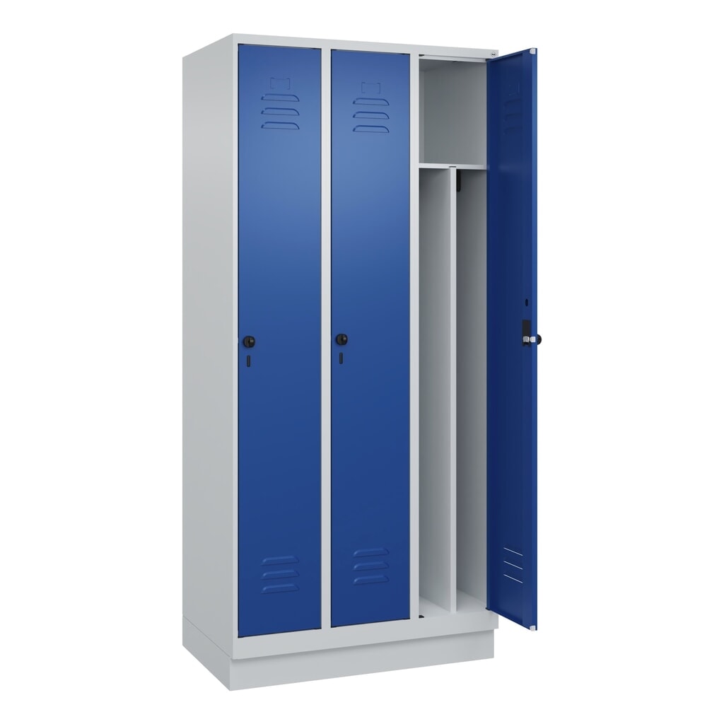 Produktabbildung: C+P Spind Classic PLUS, Sockel, 3 Abteile, HxBxT 1.950 x 900 x 500 mm, lichtgrau, enzianblau, für Vorhängeschloss, mit Mitteltrennwand