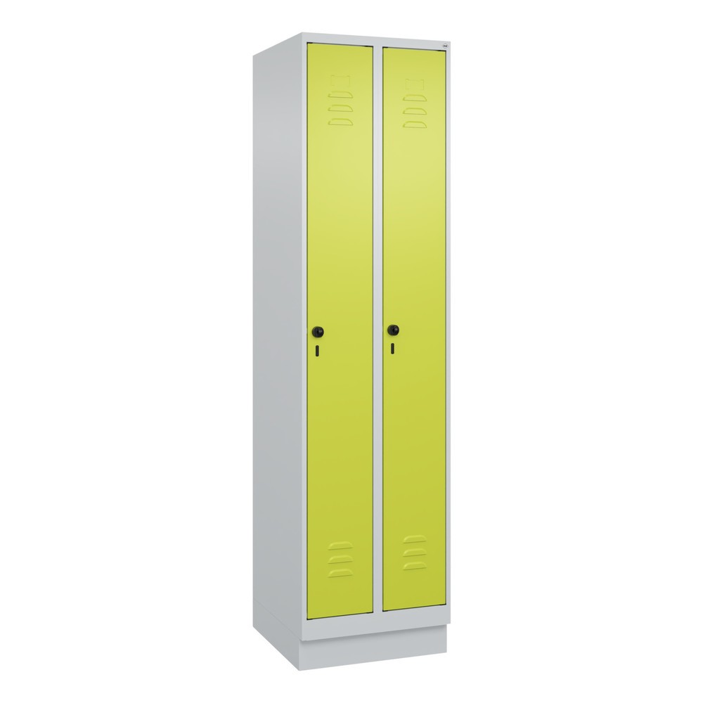 Produktabbildung: C+P Spind Classic PLUS, Sockel, 2 Abteile, HxBxT 1.950 x 500 x 500 mm, lichtgrau, clowngrün, für Vorhängeschloss, ohne Mitteltrennwand
