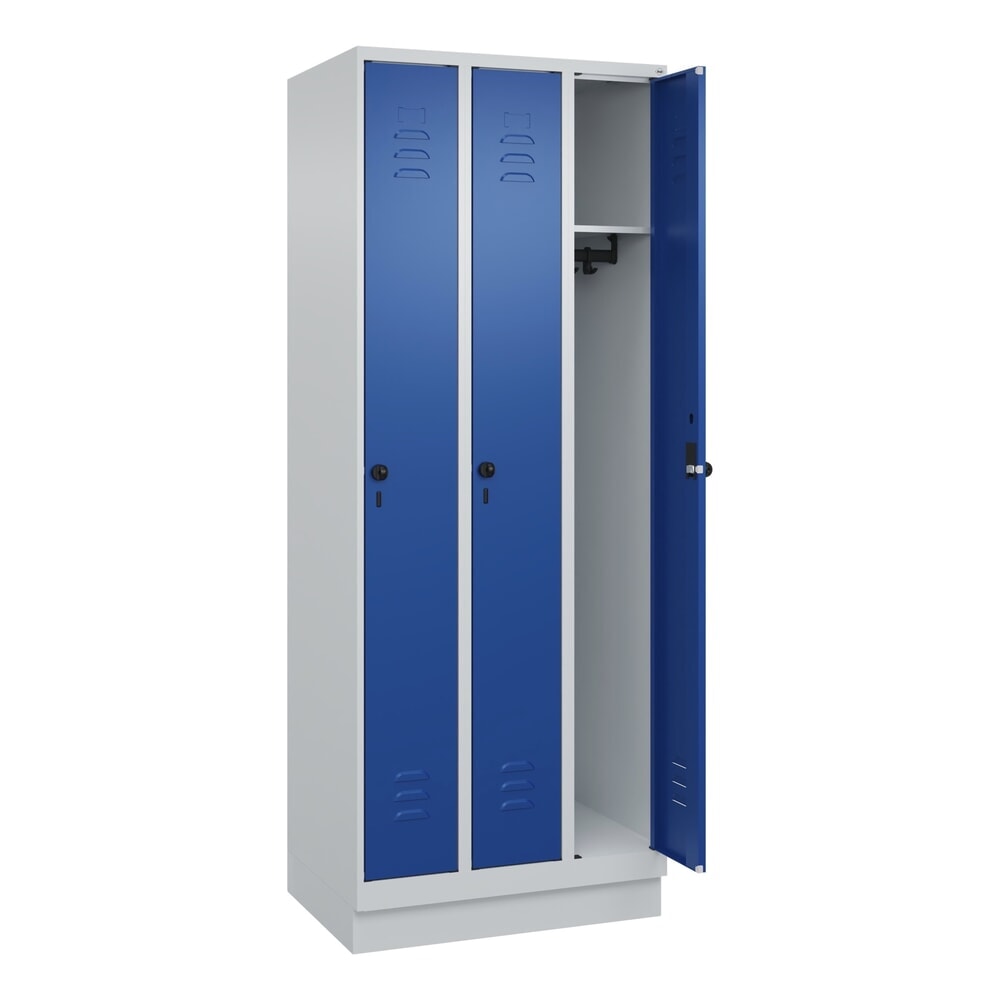 Produktabbildung: C+P Spind Classic PLUS, Sockel, 3 Abteile, HxBxT 1.950 x 750 x 500 mm, lichtgrau, enzianblau, für Vorhängeschloss, ohne Mitteltrennwand