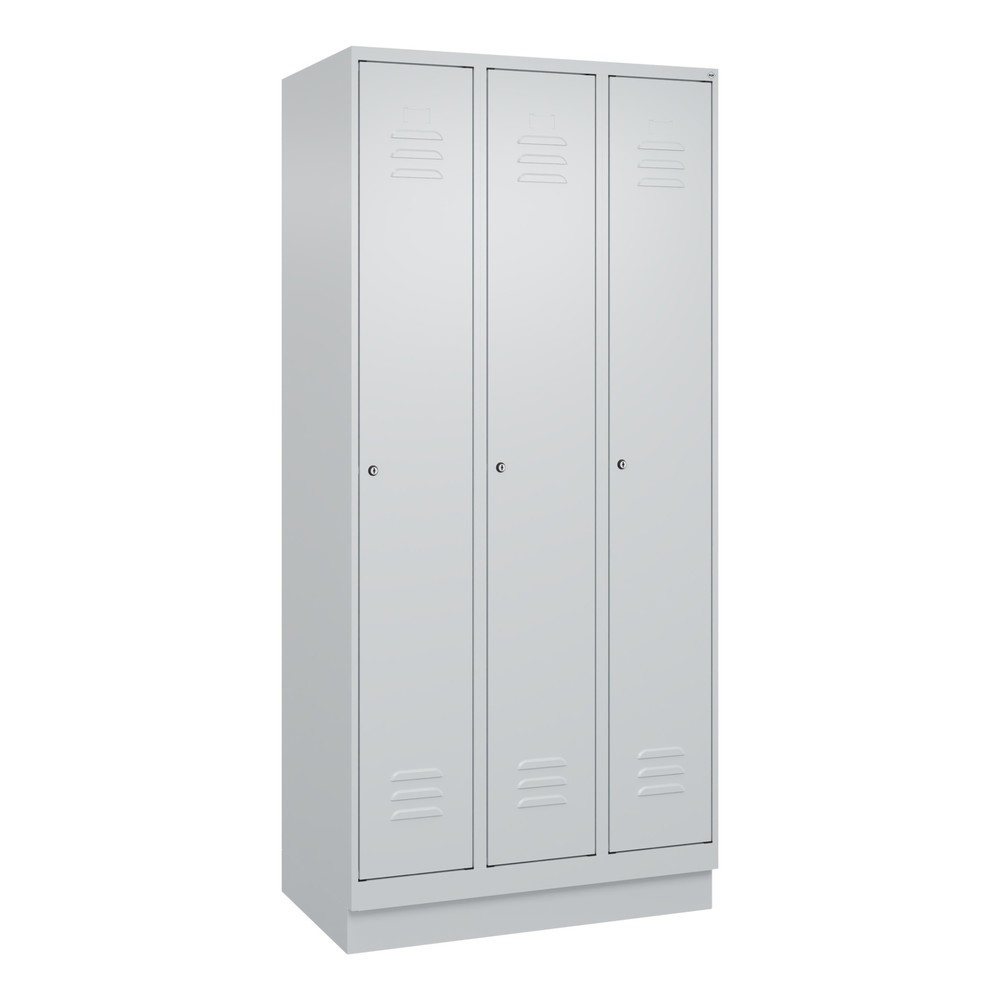 Produktabbildung: C+P Spind Classic PLUS, Sockel, 3 Abteile, HxBxT 1.950 x 900 x 500 mm, lichtgrau, lichtgrau, Zylinderschloss, mit Mitteltrennwand