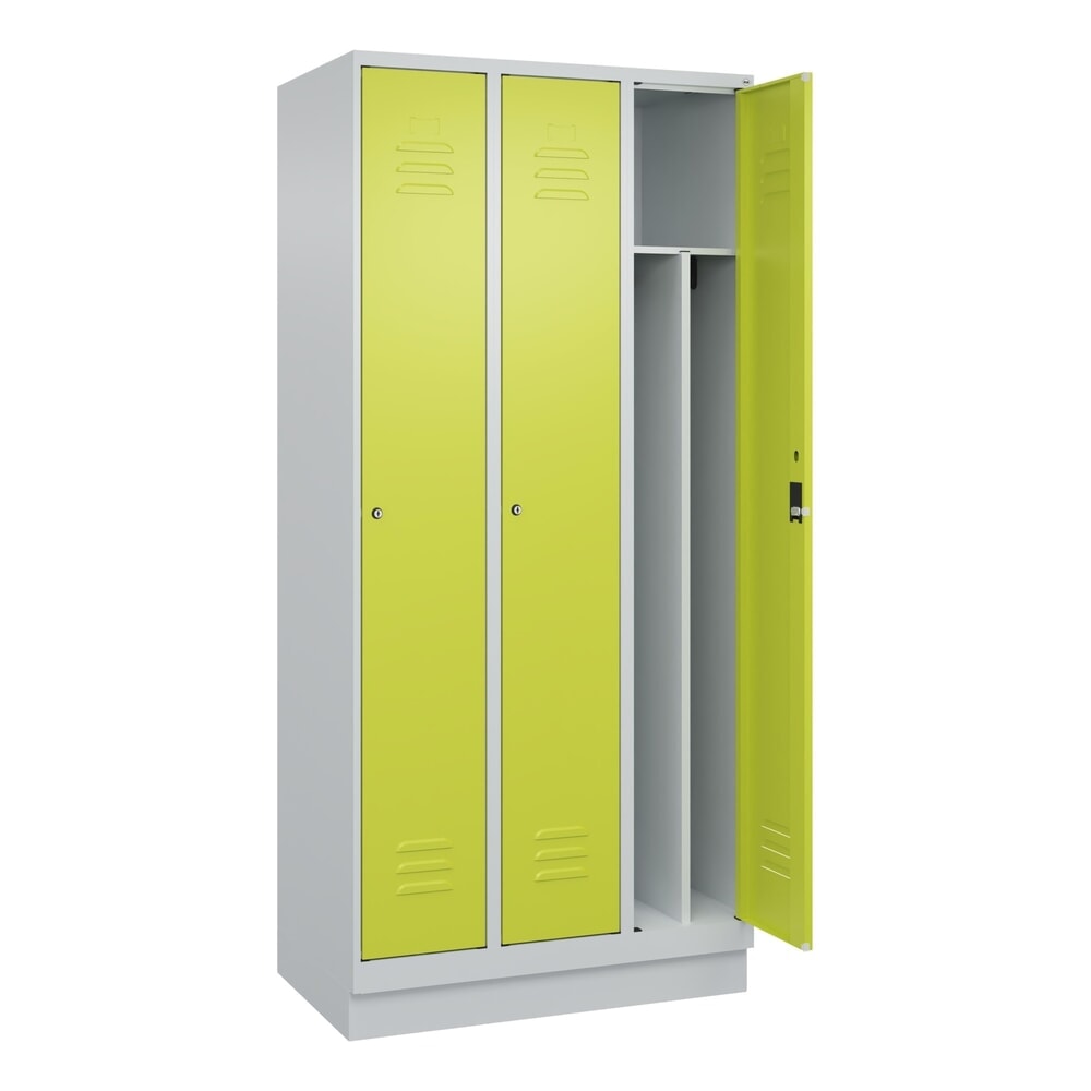 C+P Spind Classic PLUS, Sockel, 3 Abteile, HxBxT 1.950 x 900 x 500 mm, lichtgrau, clowngrün, Zylinderschloss, mit Mitteltrennwand Produktabbildung Nr. 1: C+P Spind Classic PLUS, Sockel, 3 Abteile, HxBxT 1.950 x 900 x 500 mm, lichtgrau, clowngrün, Zylinderschloss, mit Mitteltrennwand