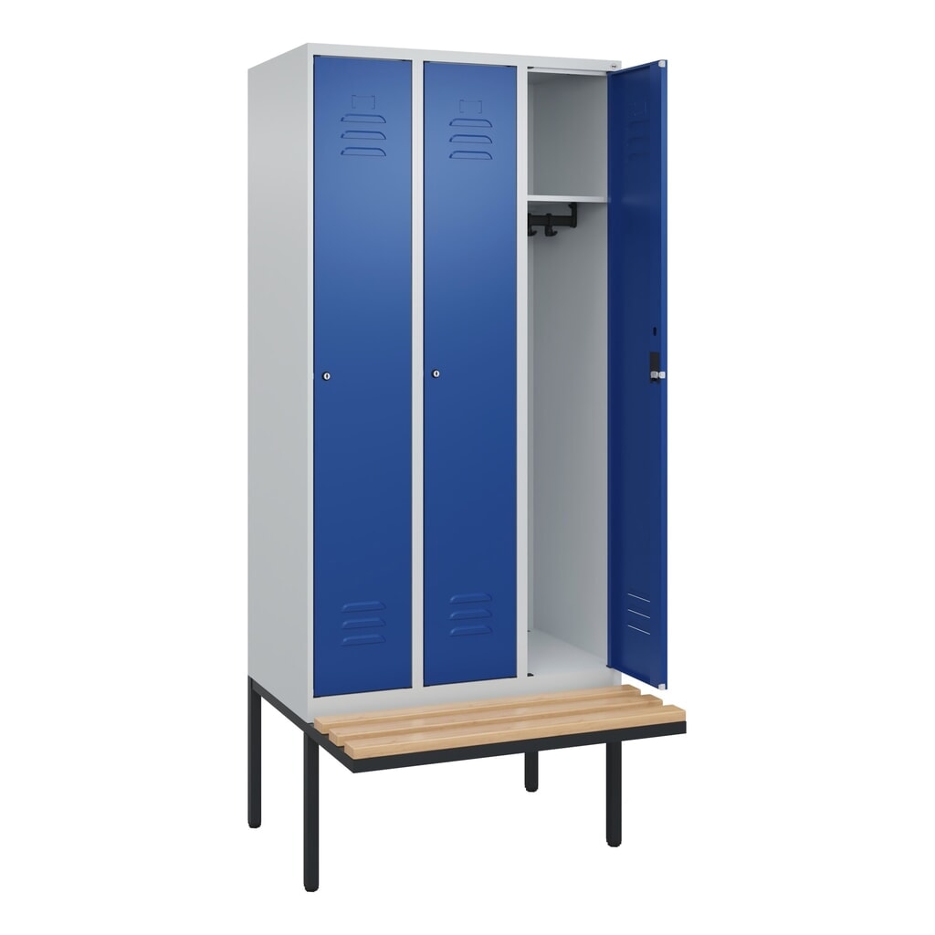 C+P Spind Classic PLUS, 3 Abteile, HxBxT 2.120 x 900 x 815 mm, Zylinderschloss, auskragende Bank aus Buche, lichtgrau, enzianblau Produktabbildung: C+P Spind Classic PLUS, 3 Abteile, HxBxT 2.120 x 900 x 815 mm, Zylinderschloss, auskragende Bank aus Buche, lichtgrau, enzianblau
