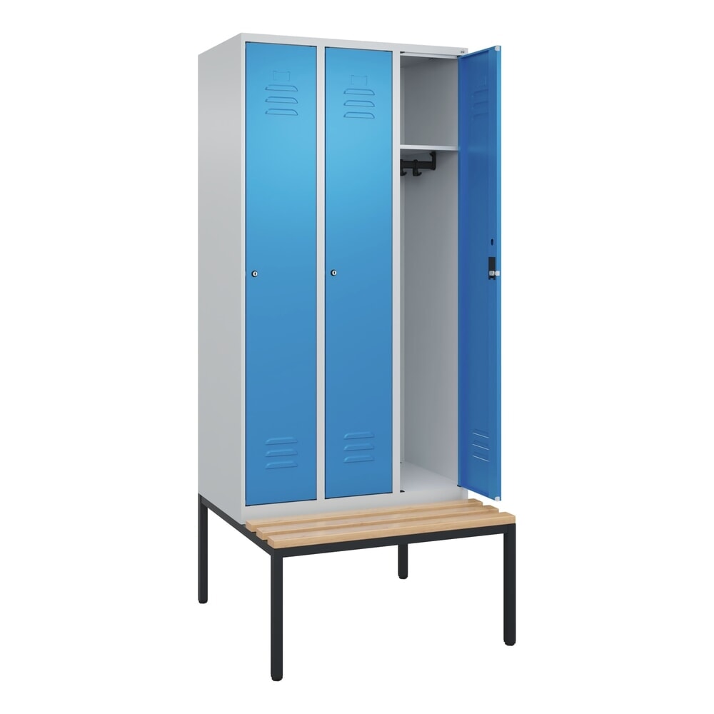 Produktabbildung: C+P Spind Classic PLUS, 3 Abteile, HxBxT 2.120 x 900 x 815 mm, Zylinderschloss, untergebaute Bank aus Buche, lichtgrau, lichtblau