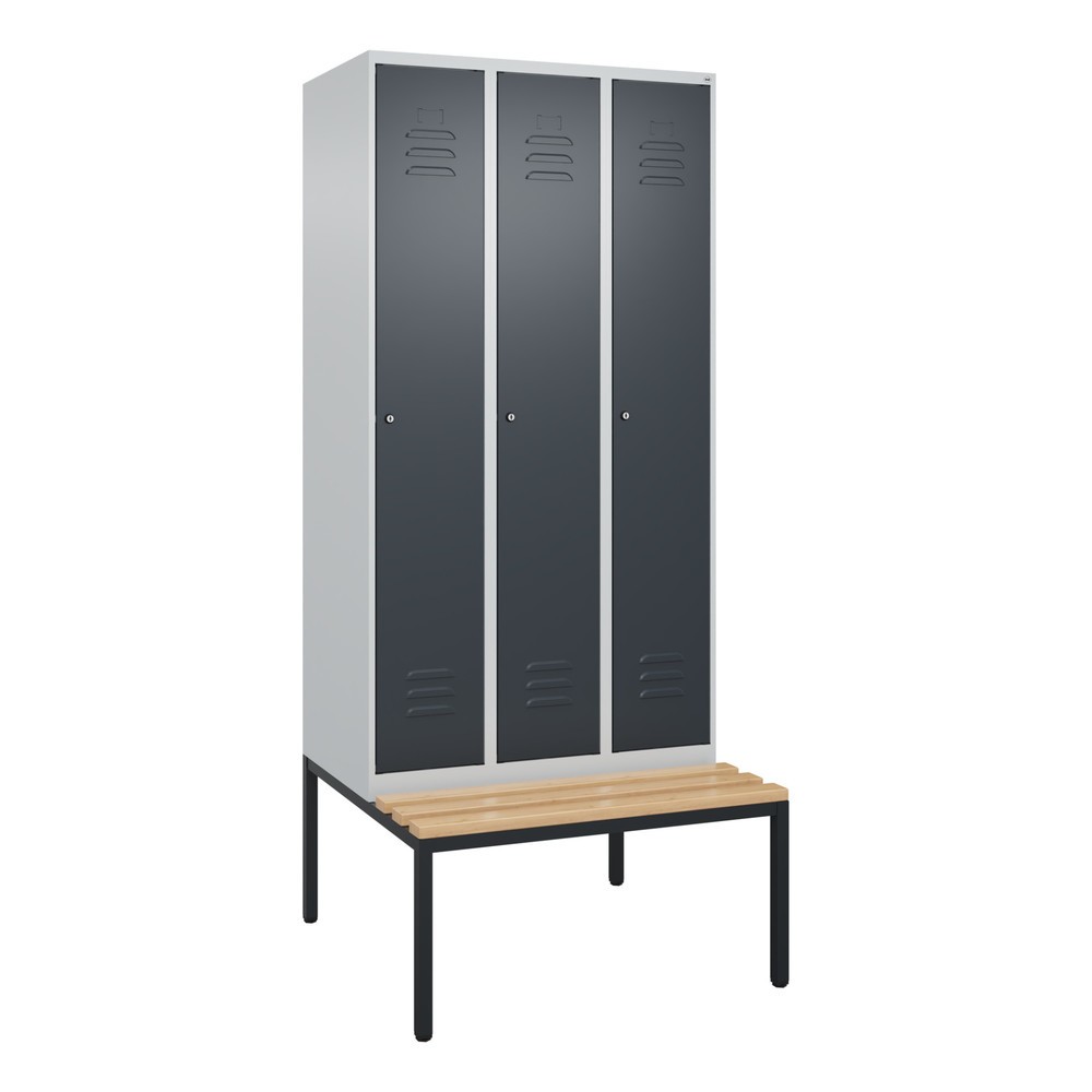 Produktabbildung: C+P Spind Classic PLUS, 3 Abteile, Trennwand, HxBxT 2.120 x 900 x 815 mm, Zylinderschloss, Trennwand, untergebaute Bank aus Buche, lichtgrau, anthrazitgrau