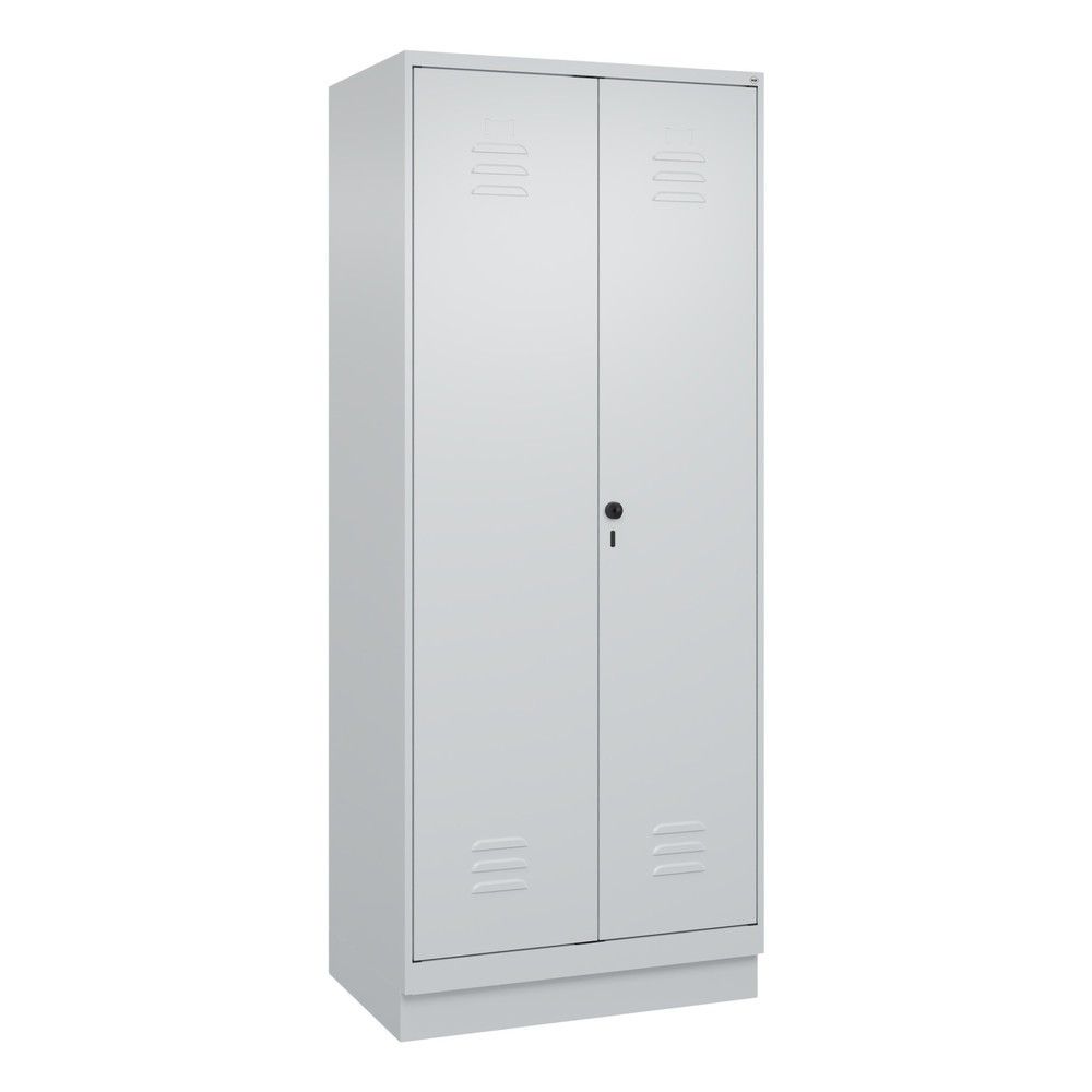 Produktabbildung: C+P Wäsche-Spind Classic PLUS, Sockel, 2 Abteile, HxBxT 1.950 x 800 x 500 mm, lichtgrau, lichtgrau, für Vorhängeschloss, mit Mitteltrennwand