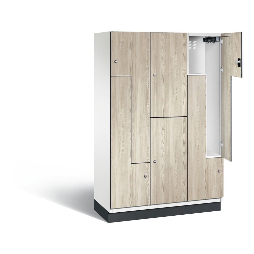 Produktabbildung: C+P Z-Kombinationsschrank Cambio, 3 Abteile, Abteilbreite 400 mm, HxBxT 1980x1200x525 mm, RAL 9016 Verkehrsweiß, Dekor Sen-Esche, Sockel