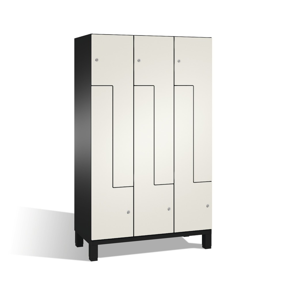 Produktabbildung: C+P Z-Spind Cambio, 3 Abteile, Abteilbreite 400 mm, HxBxT 1980x1200x525 mm, RAL 7021 Schwarzgrau, Dekor Weiß, Füße
