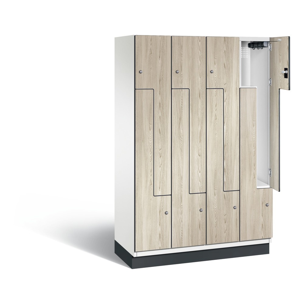 Produktabbildung: C+P Z-Spind Cambio, 4 Abteile, Abteilbreite 400 mm, HxBxT 1980x1200x525 mm, RAL 9016 Verkehrsweiß, Dekor Sen-Esche, Sockel
