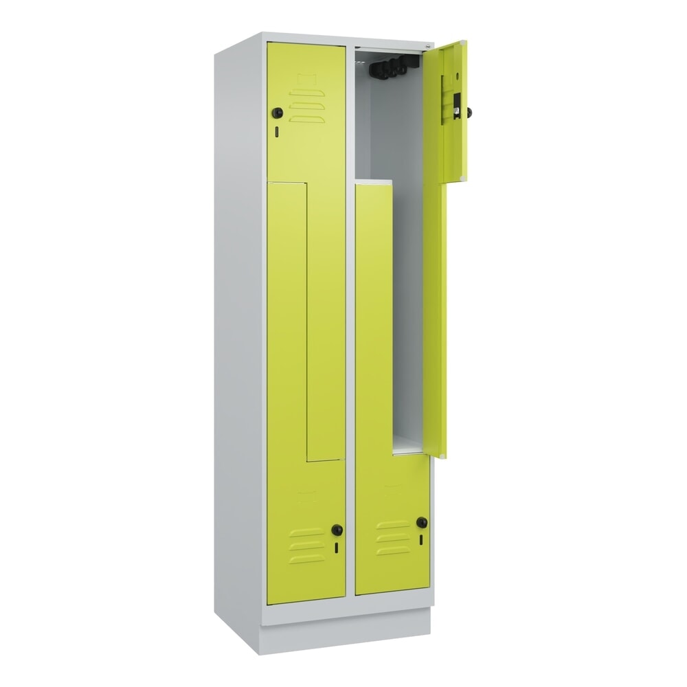 Produktabbildung: C+P Z-Spind Classic PLUS, Sockel, 4 Abteile, HxBxT 1.950 x 600 x 500 mm, lichtgrau, clowngrün, für Vorhängeschloss