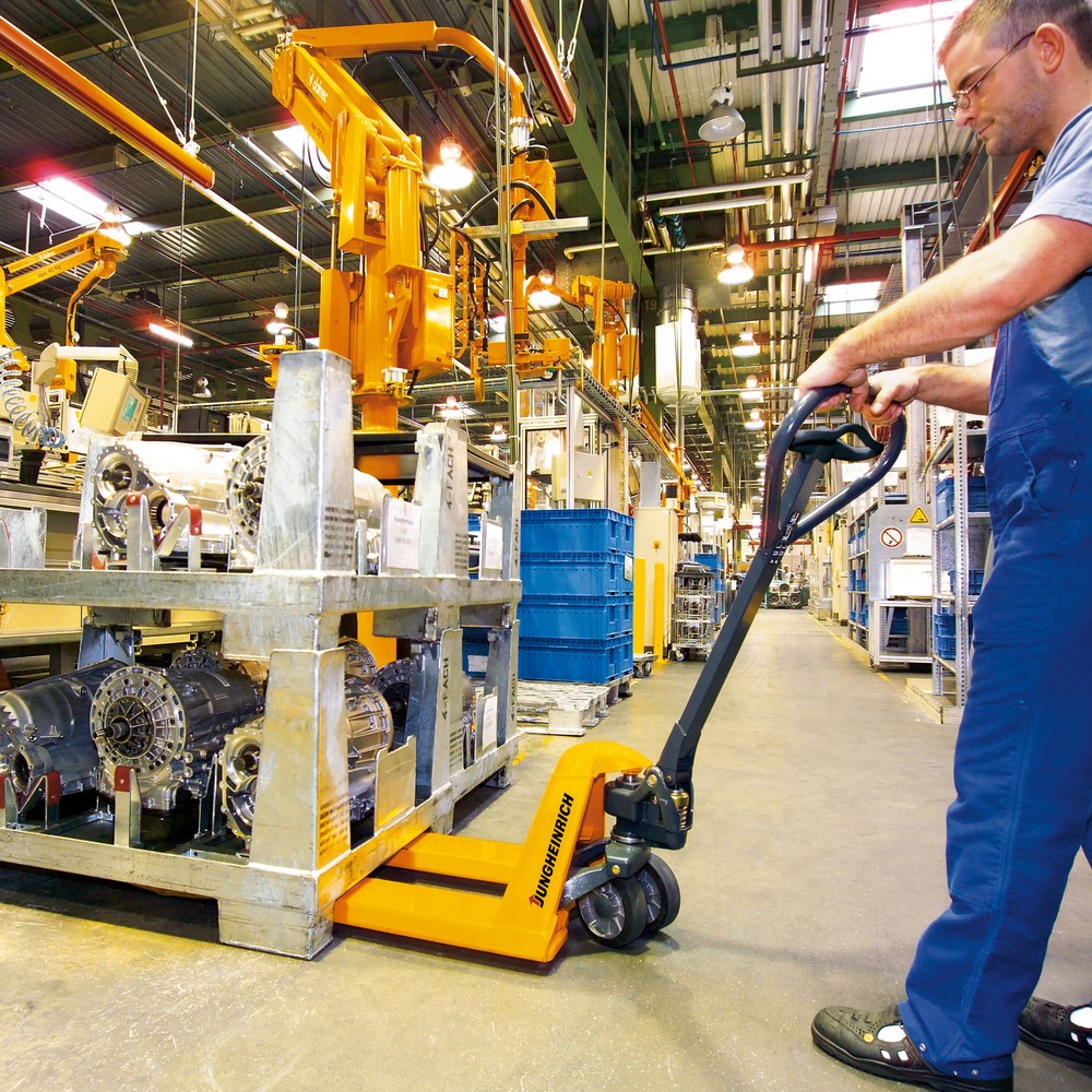 Jungheinrich Handhubwagen AM 22 mit Schnellhub, Tragfähigkeit 2.200 kg, Sonder-Gabeltragbreite 680 mm, Gabellänge 1.150 mm, Nylon Produktabbildung Nr. 5: Jungheinrich Handhubwagen AM 22 mit Schnellhub, Tragfähigkeit 2.200 kg, Sonder-Gabeltragbreite 680 mm, Gabellänge 1.150 mm, Nylon