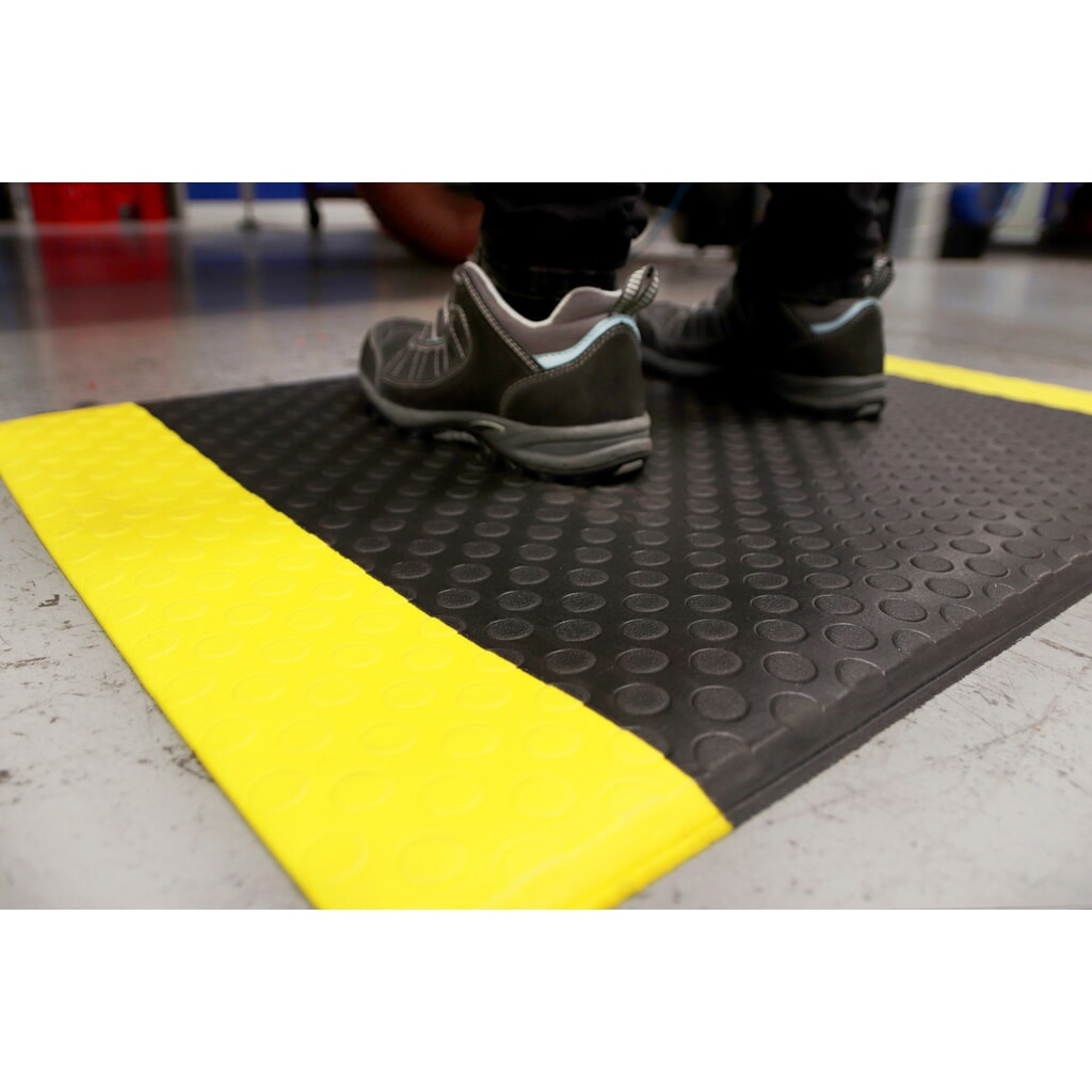COBA Anti-Ermüdungsmatte Orthomat® Dot, 1-lagig, schwarz, BxL 900 x 600 mm Produktabbildung: COBA Anti-Ermüdungsmatte Orthomat® Dot, 1-lagig, schwarz, BxL 900 x 600 mm