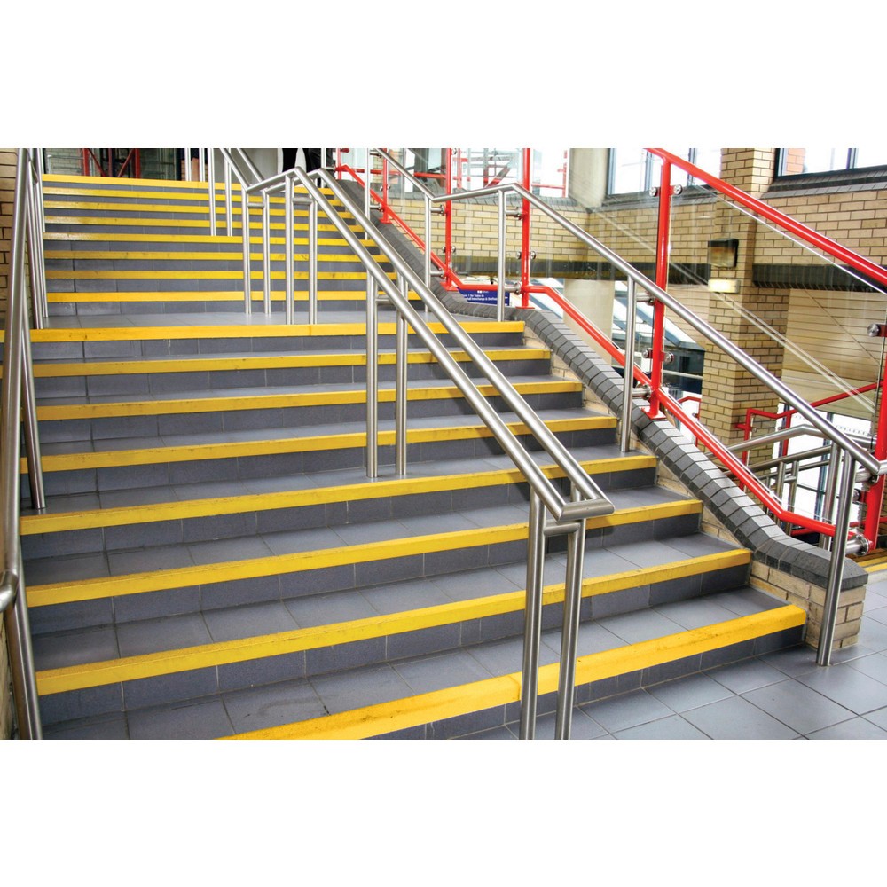 Produktabbildung Nr. 3: COBA Antirutsch-Treppenkantenprofil COBAGRiP® Stair Nosing, HxBxL 5,5 x 1.000 x 55 mm, gelb