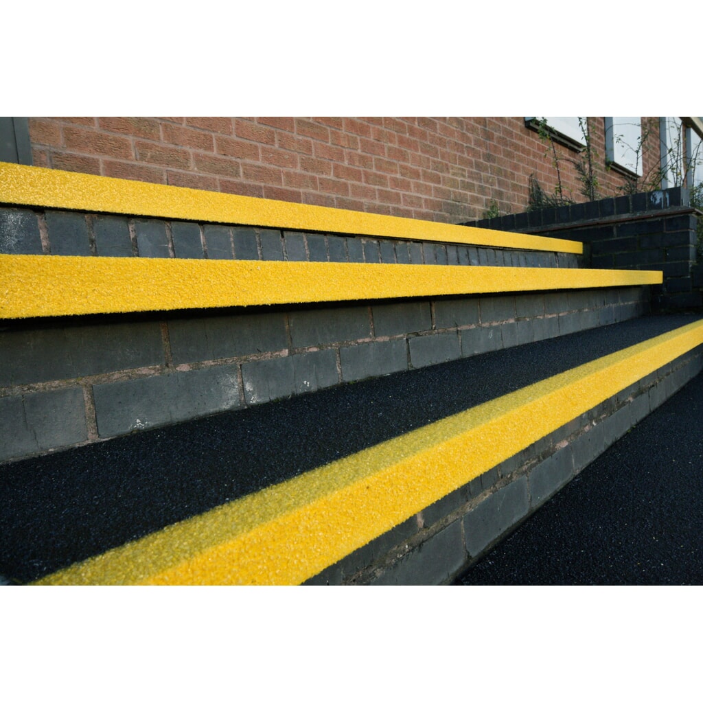 Produktabbildung Nr. 3: COBA Antirutsch-Treppenstufenprofil COBAGRiP® Stair Tread, HxBxL 5,5 x 750 x 345 mm, schwarz/gelb