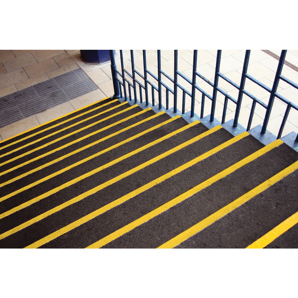 Produktabbildung Nr. 4: COBA Antirutsch-Treppenstufenprofil COBAGRiP® Stair Tread, HxBxL 5,5 x 750 x 345 mm, schwarz/gelb