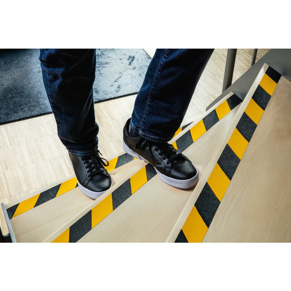 Produktabbildung Nr. 4: DURABLE Antirutschband DURALINE® GRIP, Breite 50 mm, gelb/schwarz, 2 Stk/VE