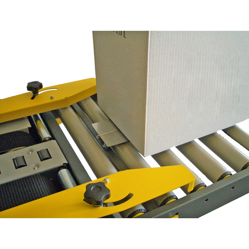 Produktabbildung: Einlaufrollenbahn mit Kartonhalteschwert für Kartonverschlussmaschine Basic