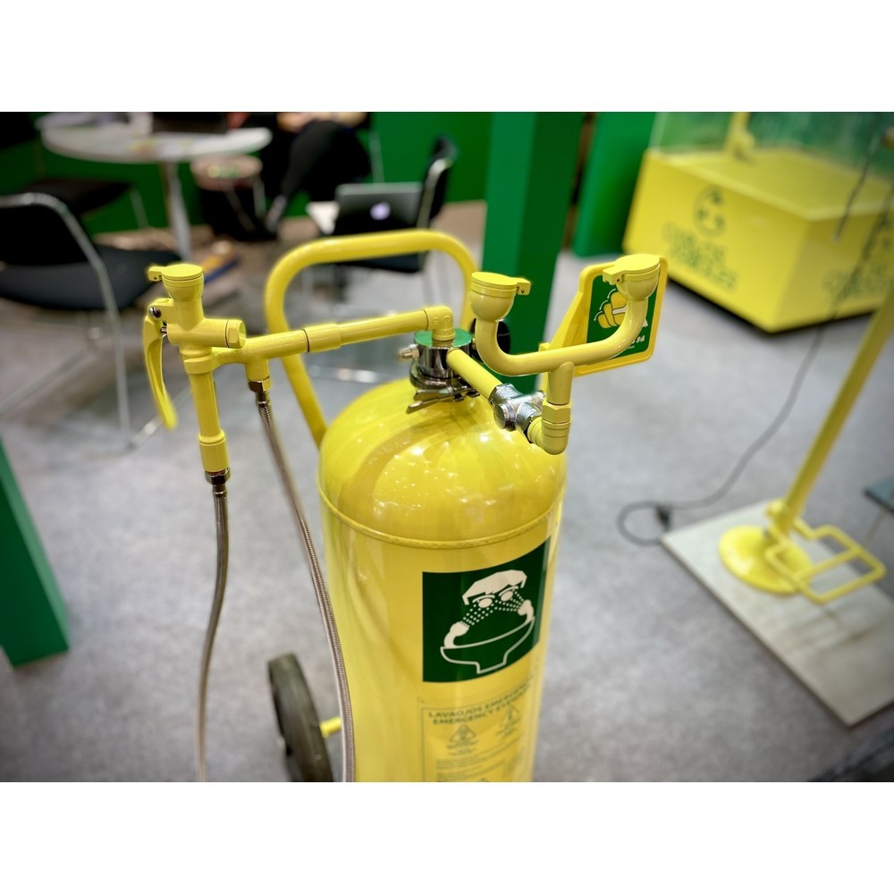 Produktabbildung Nr. 2: Erbstößer® Mobile Tank-Augendusche, Nutzvolumen 30 Liter, starr mit zusätzlicher Schlauch-Augendusche