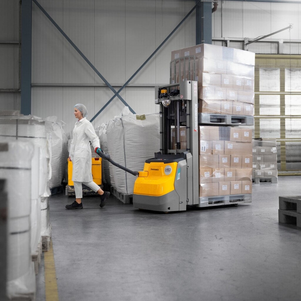Jungheinrich Elektro-Hochhubwagen EJC 110zi DZ, Dreifach-Teleskop-Hubgerüst, Hubhöhe 4.180 mm, Tragfähigkeit 1.000 kg, Proportionalhydraulik, Doppelstockfunktion Produktabbildung Nr. 5: Jungheinrich Elektro-Hochhubwagen EJC 110zi DZ, Dreifach-Teleskop-Hubgerüst, Hubhöhe 4.180 mm, Tragfähigkeit 1.000 kg, Proportionalhydraulik, Doppelstockfunktion