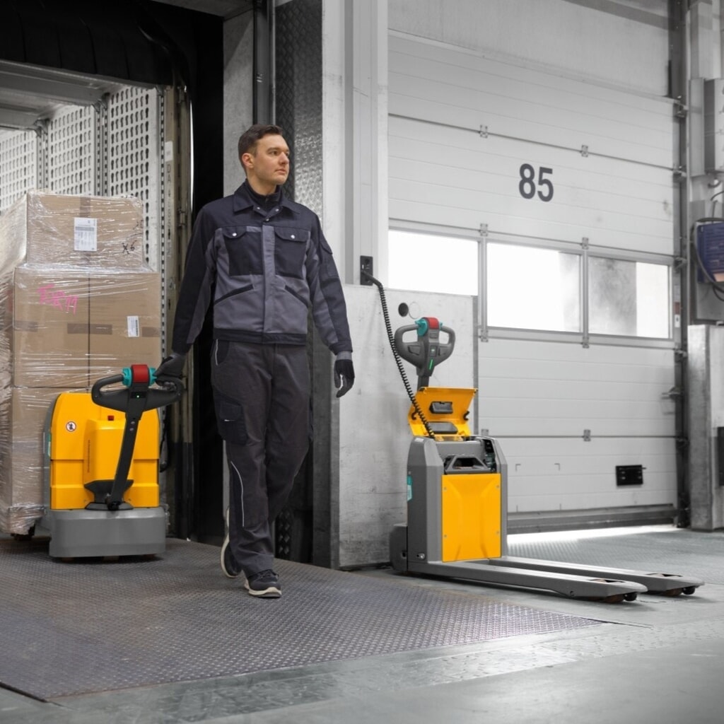 Jungheinrich Elektro-Hubwagen AME 18, Tragfähigkeit 1.800 kg, Gabellänge 1.150 mm, Sondergabelbreite 670 mm, Tandemrollen Produktabbildung Nr. 6: Jungheinrich Elektro-Hubwagen AME 18, Tragfähigkeit 1.800 kg, Gabellänge 1.150 mm, Sondergabelbreite 670 mm, Tandemrollen
