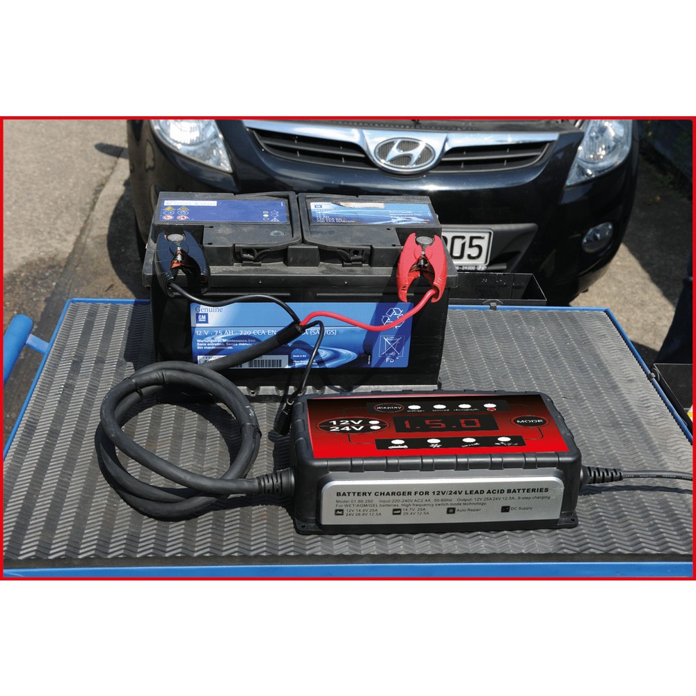 Produktabbildung Nr. 2: KS TOOLS 12V + 24V SMARTcharger Hochfrequenz-Batterieladegerät 25A/12,5A