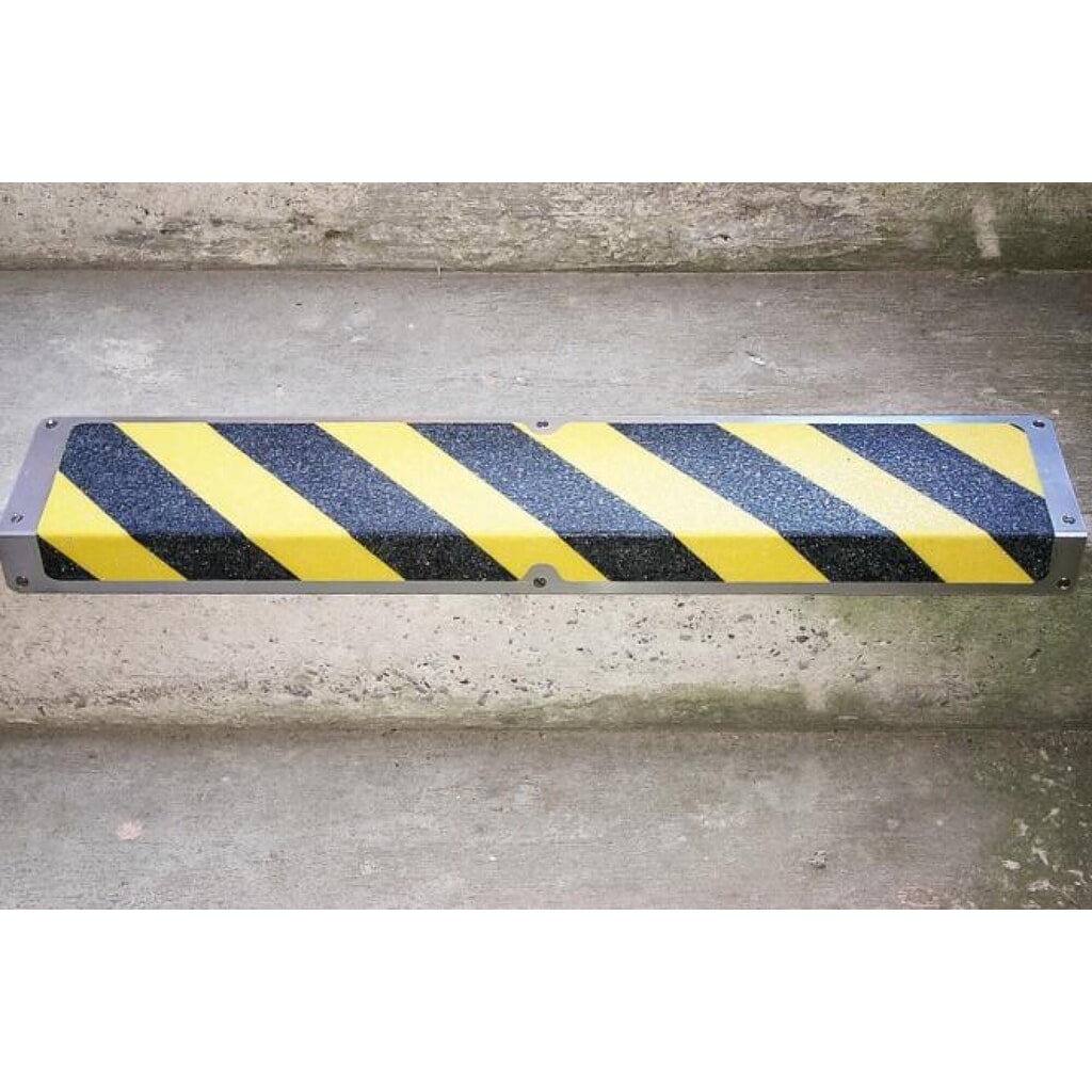 Anti-Rutschkantenprofil aus Aluminium, schwarz-gelb, LxB 635 x 120 mm Produktabbildung: Anti-Rutschkantenprofil aus Aluminium, schwarz-gelb, LxB 635 x 120 mm