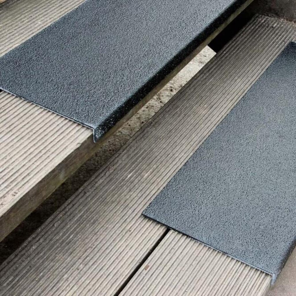 Produktabbildung: Kantenprofil aus GFK Medium, schwarz, Länge 600 mm