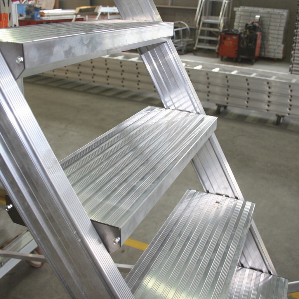 Produktabbildung Nr. 2: Plattformtreppe 60°, 4 Rollen, 3 Stufen