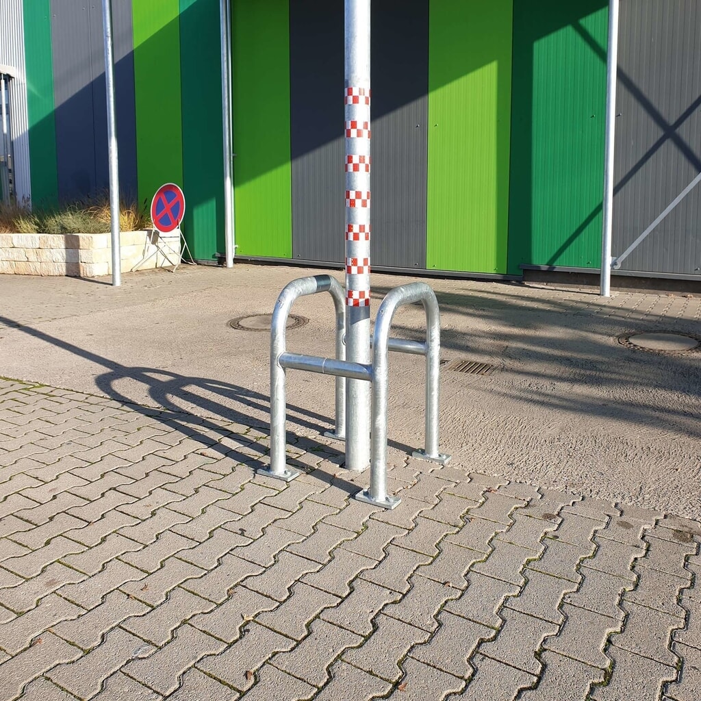 MORAVIA Säulen-Anfahrschutz, Außenbereich, feuerverzinkt, Höhe 600 mm, für Säulenmaße (BxT) 600 x 600 mm Produktabbildung Nr. 9: MORAVIA Säulen-Anfahrschutz, Außenbereich, feuerverzinkt, Höhe 600 mm, für Säulenmaße (BxT) 600 x 600 mm