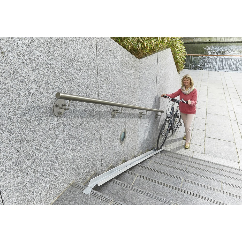 Produktabbildung Nr. 2: MOTTEZ Fahrradrampe für Treppen