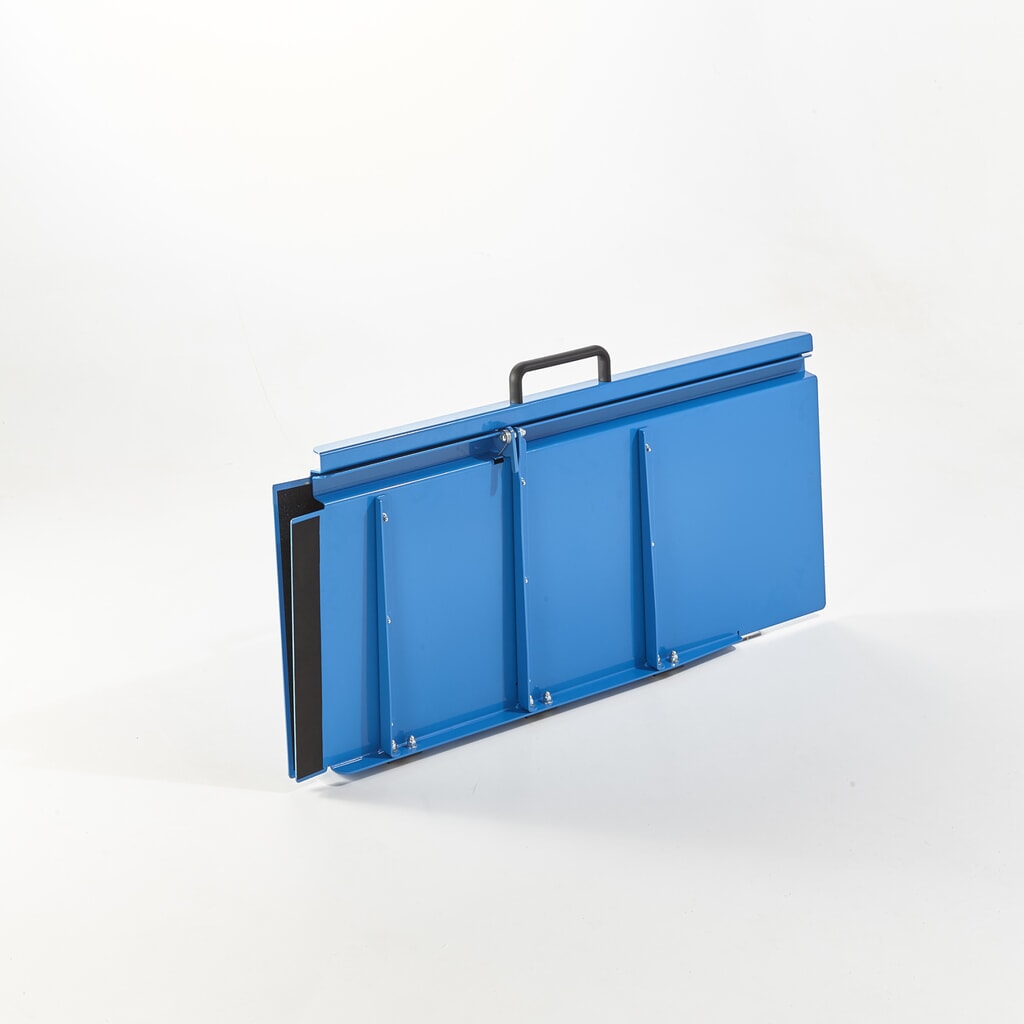 Produktabbildung: MOTTEZ Klappbare Auffahrrampe, rutschsicherer Belag, Tragkraft 450 kg, LxB 1.060 x 810 mm