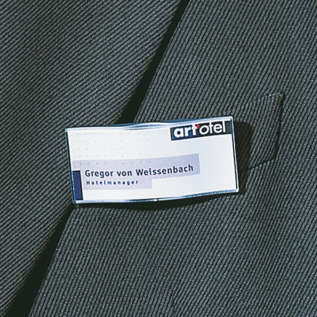 Produktabbildung: Namensschild mit Drehclip und Anstecknadel