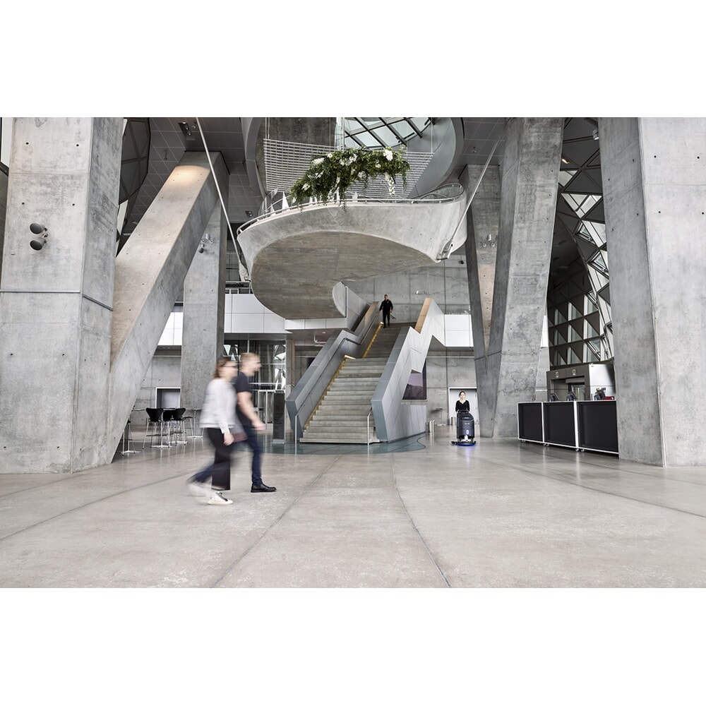 Produktabbildung Nr. 3: Nilfisk® Handgeführte Scheuersaugmaschine SC550 CYL 51 LI-ION