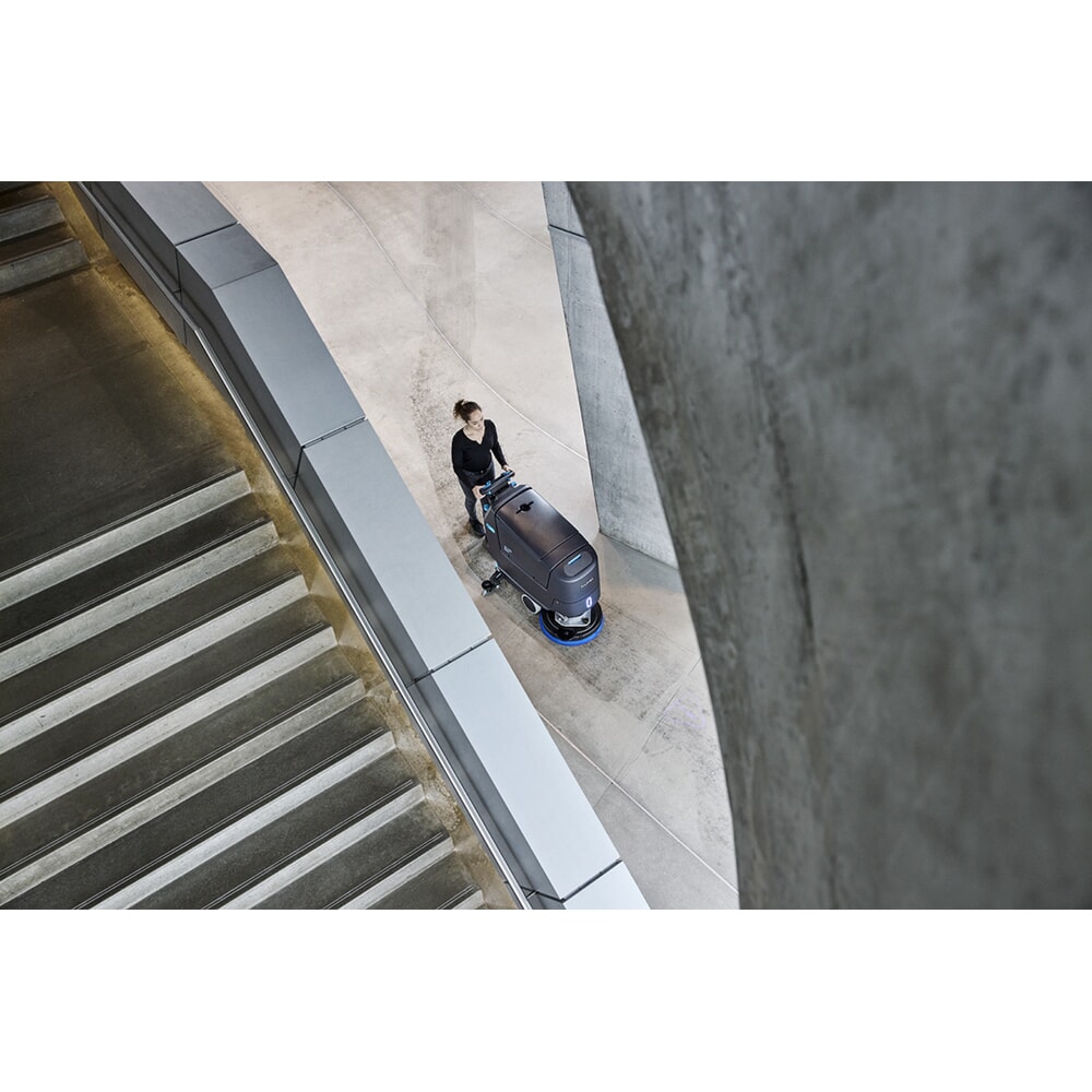 Produktabbildung Nr. 8: Nilfisk® Handgeführte Scheuersaugmaschine SC550 CYL 51 LI-ION