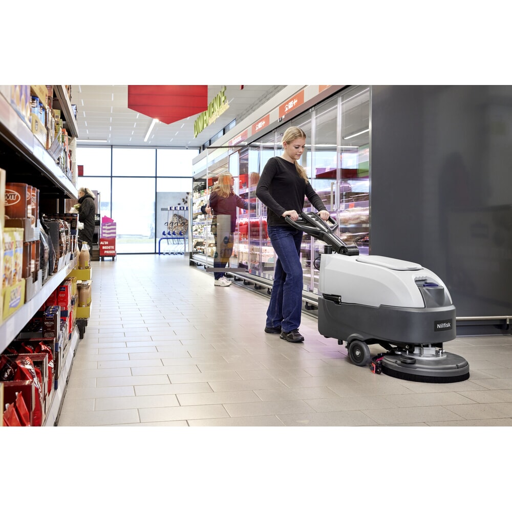 Produktabbildung Nr. 3: Nilfisk® Handgeführte Scheuersaugmaschine SCRUBBER SC370 43B-EU