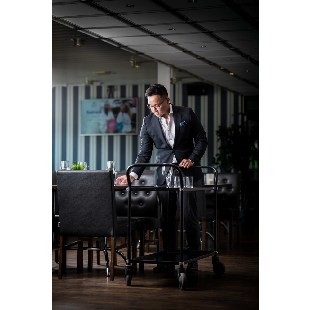 Produktabbildung Nr. 2: Kongamek Servierwagen mit 4 Lenkrollen, 2 Etagen à 480 x 1.080 mm, TK 100 kg