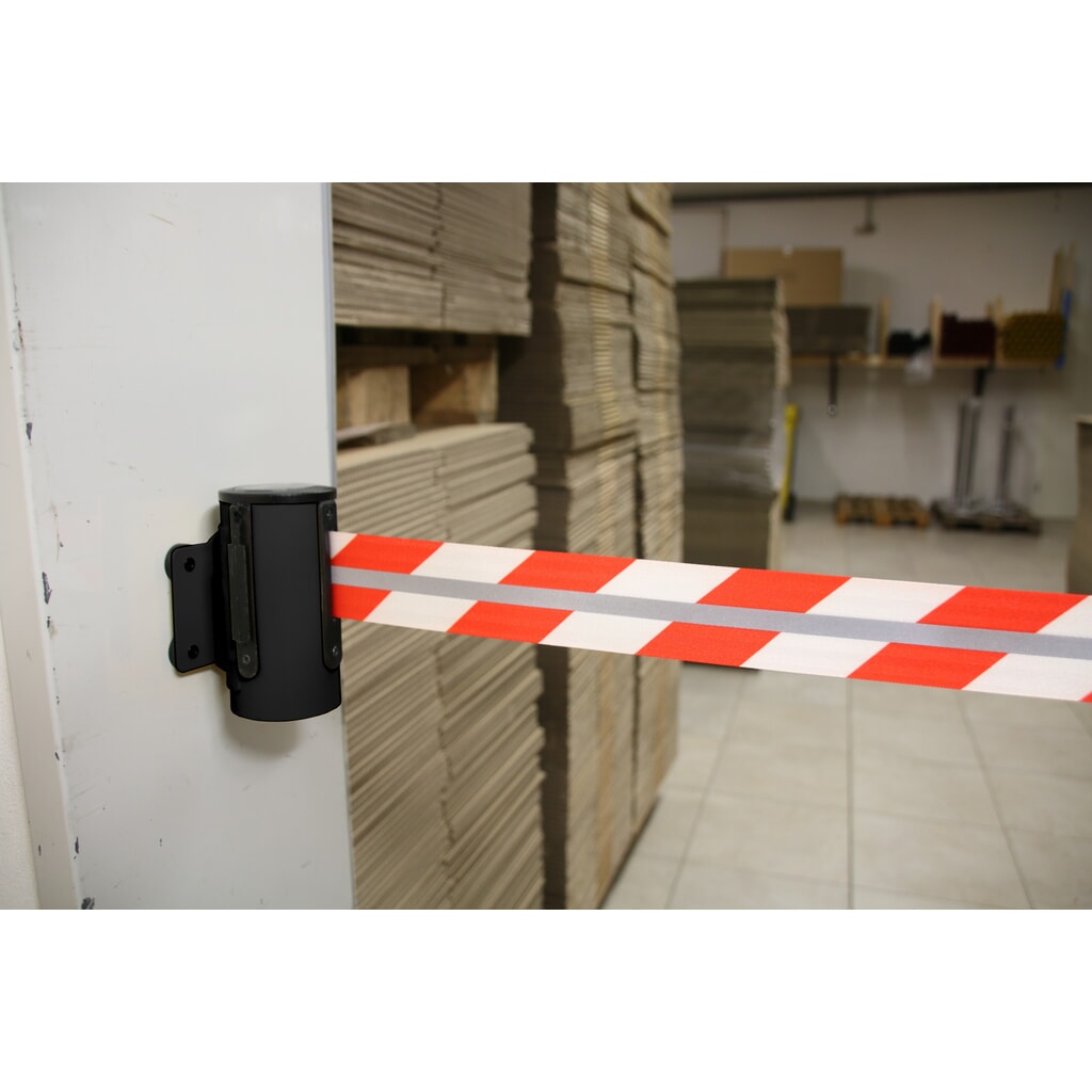 RS-GUIDESYSTEMS® Gurtkassette GLW 25-J REFLECTO, Wandmontage, Länge 4 m, Breite 50 mm, Gehäuse schwarz, Gurt rot/weiß Produktabbildung Nr. 3: RS-GUIDESYSTEMS® Gurtkassette GLW 25-J REFLECTO, Wandmontage, Länge 4 m, Breite 50 mm, Gehäuse schwarz, Gurt rot/weiß