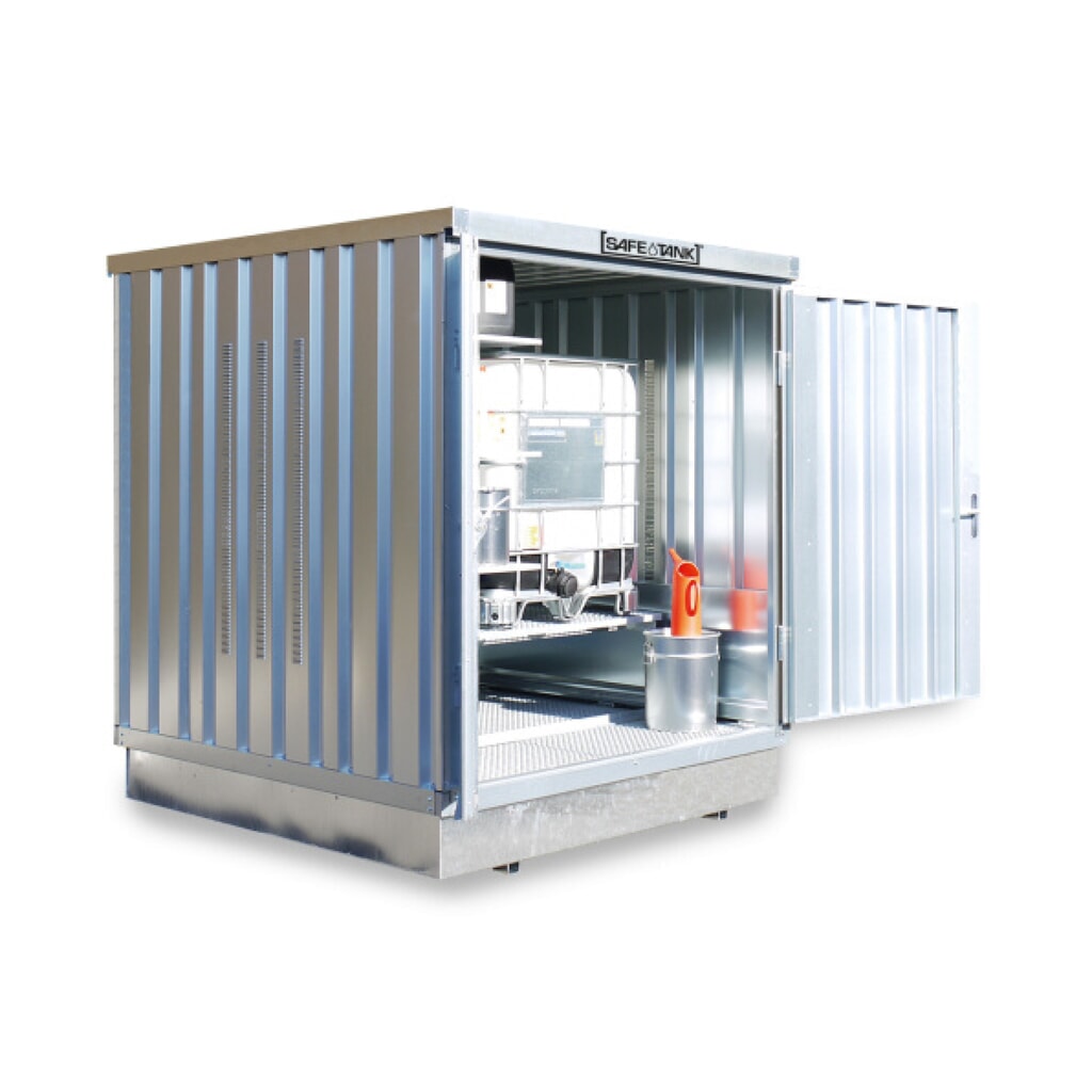 Produktabbildung: SAFE Tank Gefahrstoffcontainer 400 WGK, verzinkt, montiert, Innen- und Außenaufstellung, Maße außen 2100x2170x2400 mm, Einzelflügeltür, mittig in Breitseite, Lagerfläche 4 m²