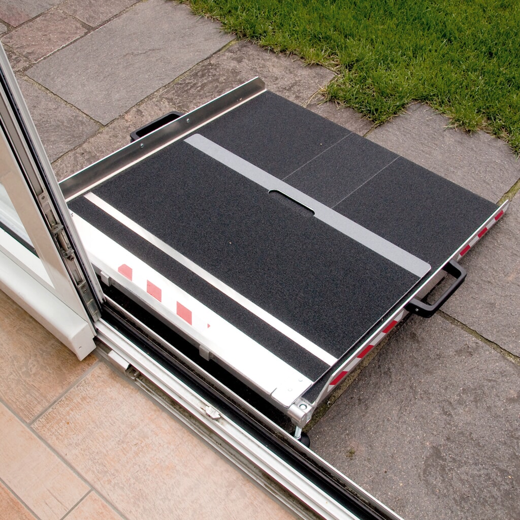 Altec Schwellen-Verladebrücke BTR, höhenverstellbare Spindelfüße, TÜV und GS geprüft, TK 300 kg, Höhendifferenz 60 - 100 mm Produktabbildung Nr. 2: Altec Schwellen-Verladebrücke BTR, höhenverstellbare Spindelfüße, TÜV und GS geprüft, TK 300 kg, Höhendifferenz 60 - 100 mm