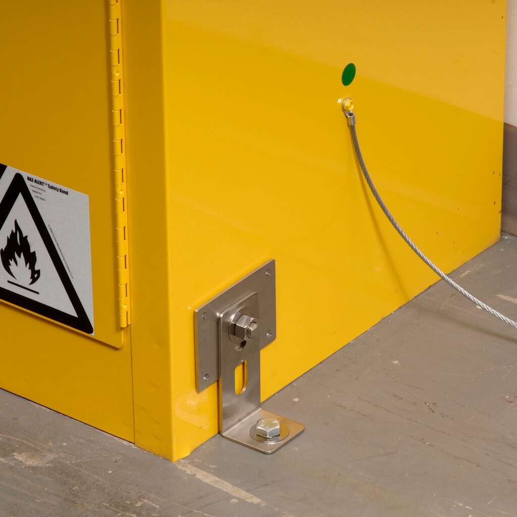 Seismisches Halterungs-Set für Justrite® Sicherheitsschränke Produktabbildung: Seismisches Halterungs-Set für Justrite® Sicherheitsschränke